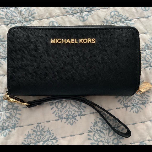 Michael Kors Handbags - Michael Kota Wristlet